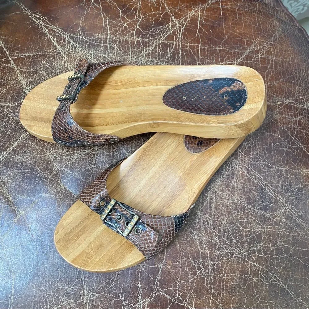 UNISA brown snakeskin & diamonds wood  sandals 10